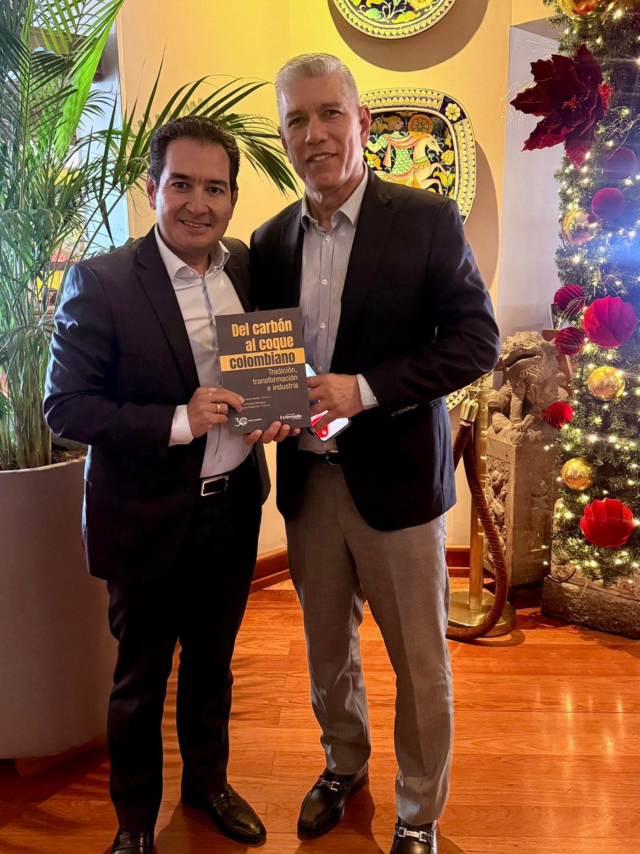 Hoy recibí de manos de Carlos Cante el libro “Del carbón al coque colombiano: Tradición, transformación e industria”. En reconocimiento al trabajo que venimos realizando en la Comisión Quinta del Senado para avanzar en un sector carbonífero más sólido y sostenible.