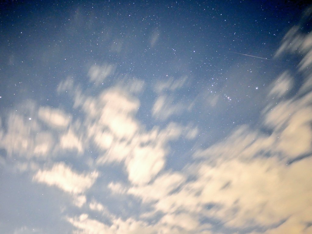 tkgt36's tweet photo. 今週末のふたご座流星群は
厳しそうやなぁ🥺

昨夜はベランダから２個見れて
インターバル撮影では
２００枚撮って１枚だけ・・・

晴れろ晴れろ晴れろ☀️ https://t.co/SnKq3Qkaxw