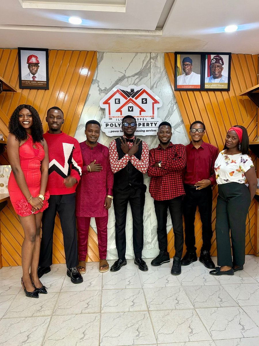 ibadanrealtor's tweet photo. 👷♂️Day 3 of our Five Days of Christmas ❤️🎄Today, we’re painting your screen red, the true color of warmth, love, and Christmas magic ✨
#decembermagic #festiveseason #ibadanrealestate #red #polypropertyibadan https://t.co/yqxwzirphV