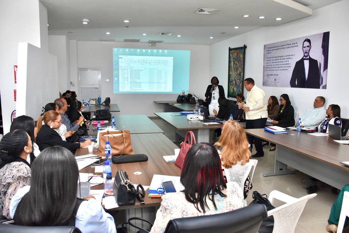 Seguimos formando manos que protegen a la niñez.✨

Realizamos un taller DAR-CE con más de 50 técnicos del MINERD para fortalecer la atención a niños, niñas y adolescentes.