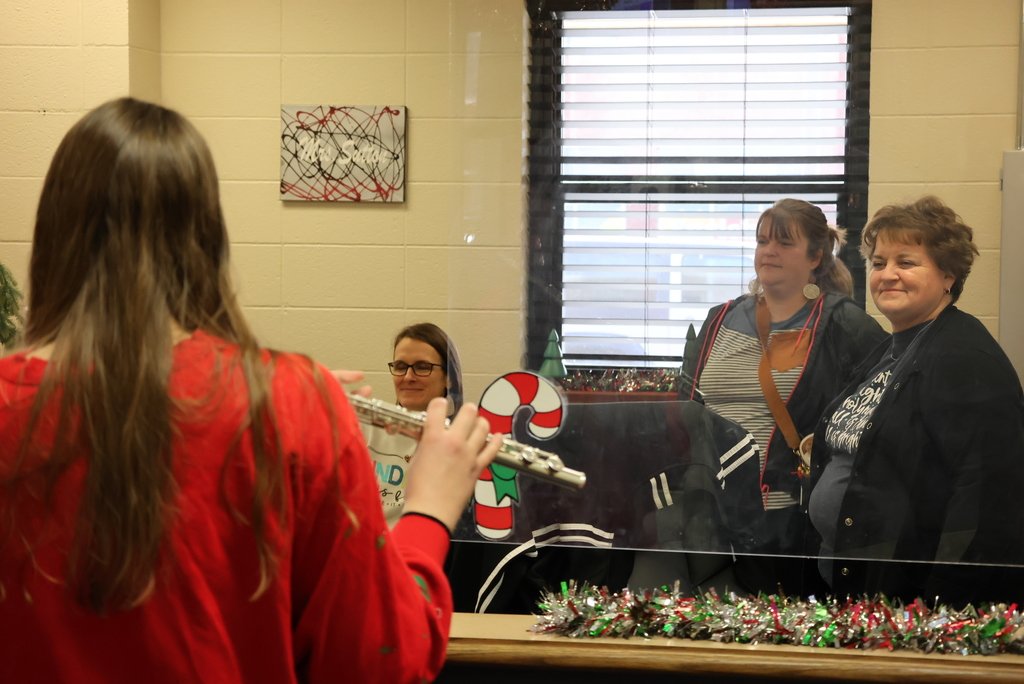 GarfieldBengals's tweet photo. Select members of the CCCHS band surprised community members by playing Christmas songs around the community yesterday... including at Garfield! #celebrate379 https://t.co/vfokHlCofD