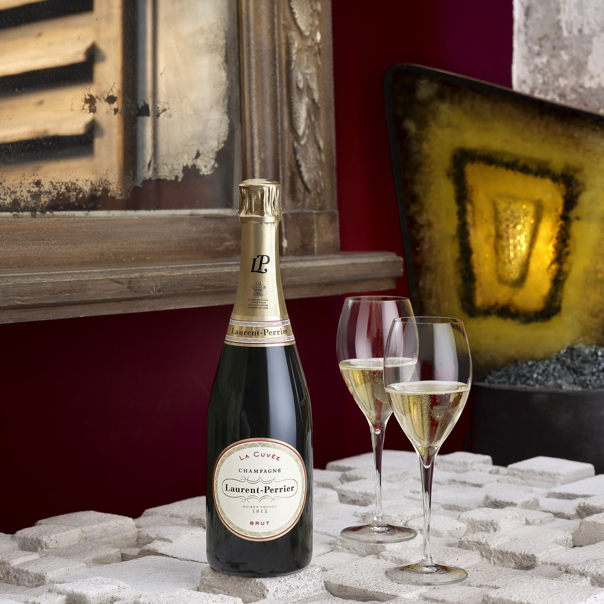 Ottenuta dal succo più puro dell’uva, La Cuvée introduce all’inconfondibile stile Laurent-Perrier. Composta in maggioranza da Chardonnay, questa cuvée si distingue per la sua grande finezza e per una freschezza luminosa, frutto di un lungo affinamento nelle nostre cantine