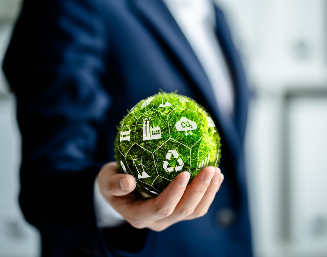 NGFS – ten skrót oznacza Sieć na rzecz Zazieleniania Systemu Finansowego zrzeszającą banki centralne i organy nadzoru finansowego. Chodzi głównie o rekomendacje sprzyjające społecznie odpowiedzialnemu inwestowaniu.
Tyle, że w przypadku banków centralnych te rekomendacje nie mają