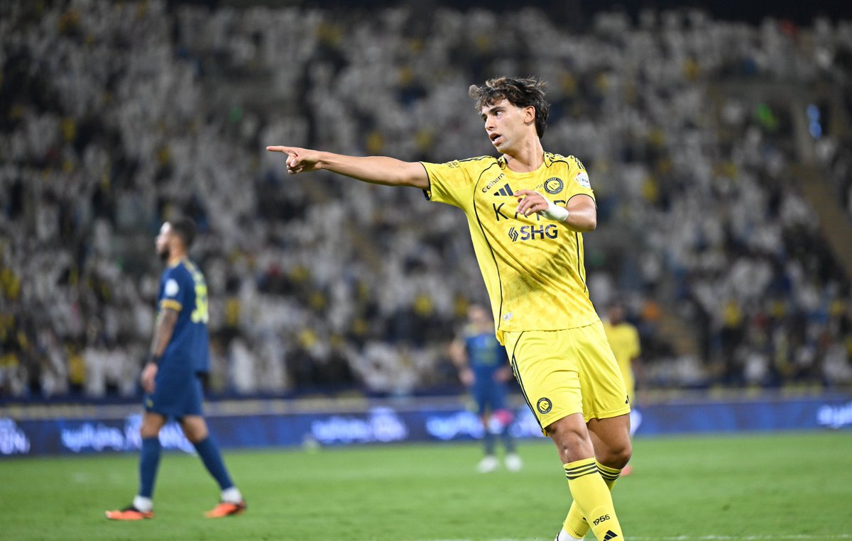 حتى العرب وكاس العرب
أخذوا اليوم أجازة من أجل
مشاهدة النصر العالمي
في أبوظبي 

#النصر_الوحده
#النصر_حديث_العالم 
🫶💛💙