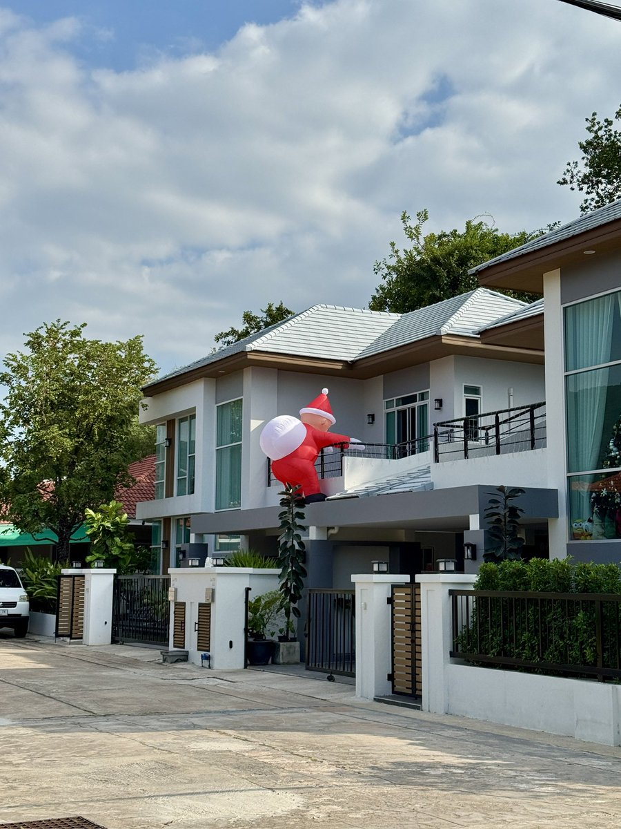 อายุ 27 ซื้อบ้านซื้อรถเองแล้ว แต่ก็ยังโกหกพ่อว่าซื้อซานต้ามา 300.- 🤣