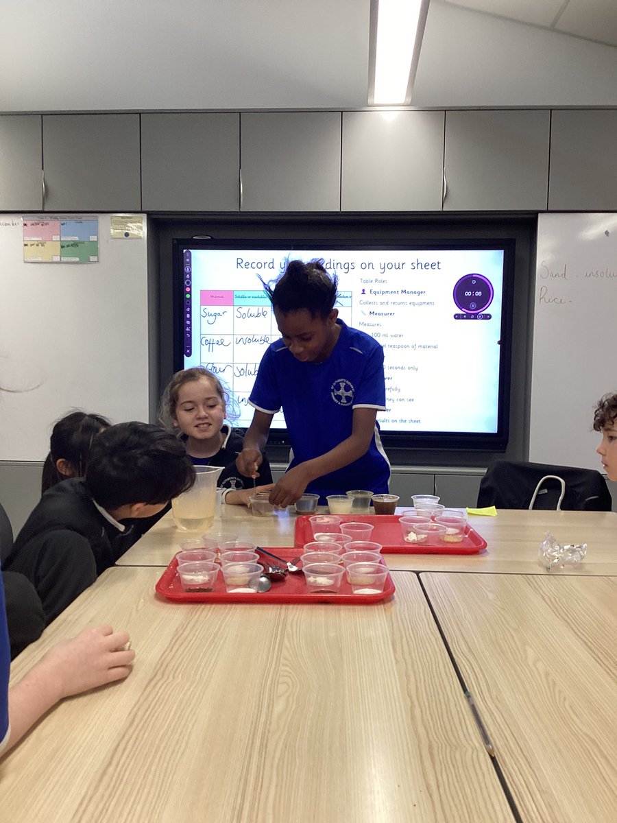 StCuthbertsPri's tweet photo. Year 5 put their scientific skills to the test! We investigated which materials are soluble and insoluble, making predictions, identifying variables, and ensuring our experiment was a fair test. #StCuthbertsScience π§«π§ͺπ©βπ¬ https://t.co/PAKY4yRFBc