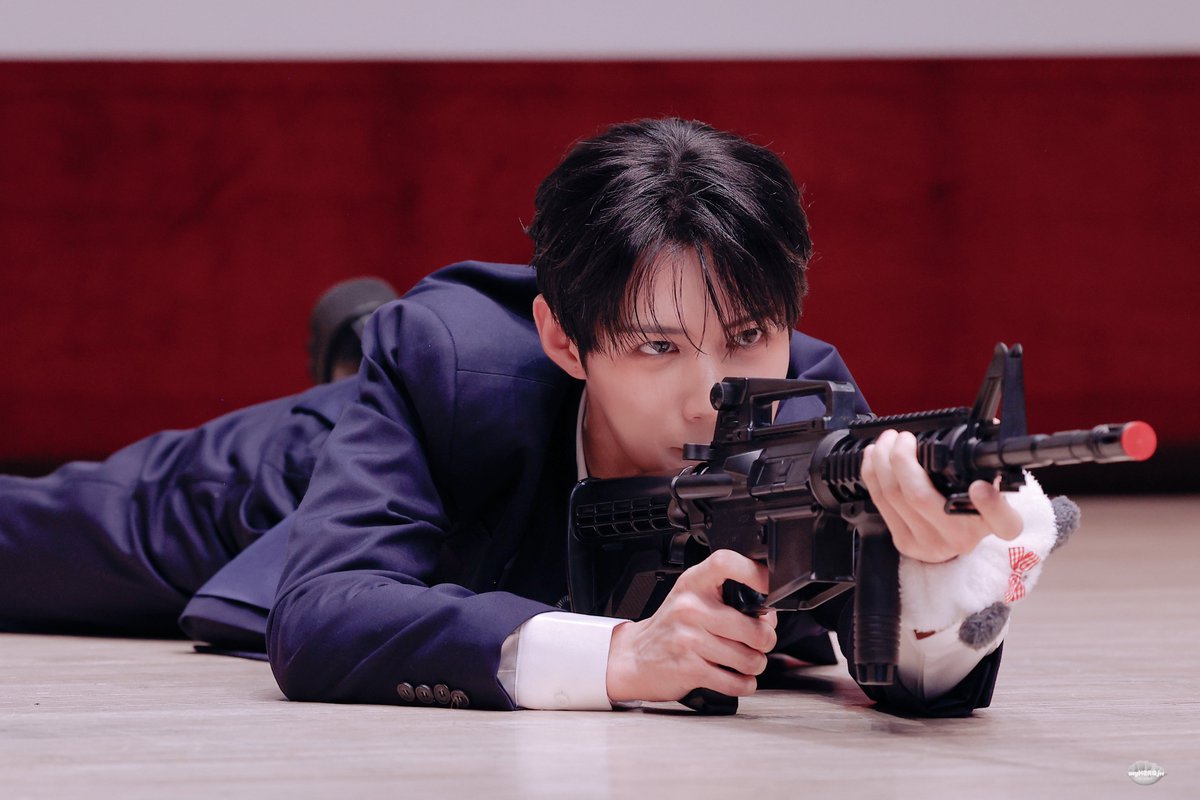 251211  🥂🎁
<a href="/LUN8_members/">LUN8</a> <a href="/LUN8_official/">LUN8 OFFICIAL</a>  
#해피이안데이 #HAPPYIANDAY  
#Ian #루네이트 #LUN8