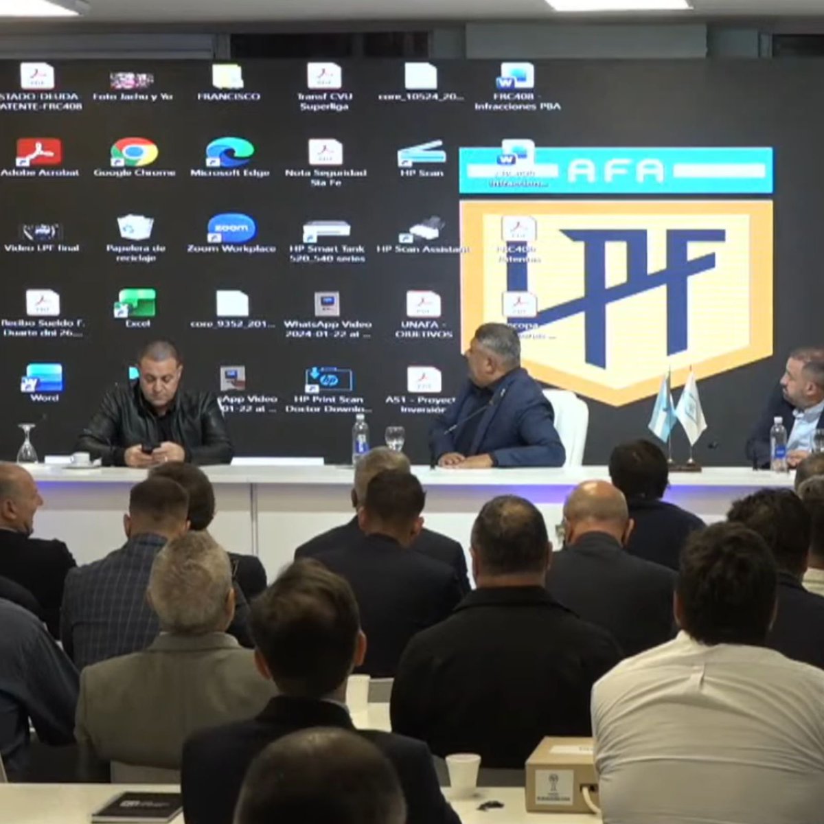 TanoDigennaro's tweet image. No trates de entenderla, disfrutala.