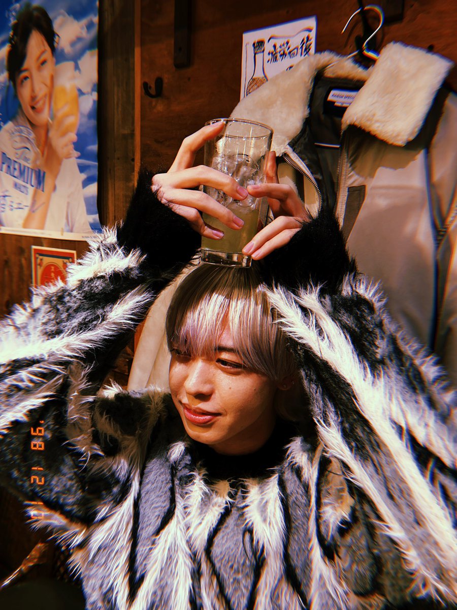 wfw5z's tweet photo. どっちが先輩かわからない内容でした🍶

どっちと飲みたい？ https://t.co/3UeG2BNfDV