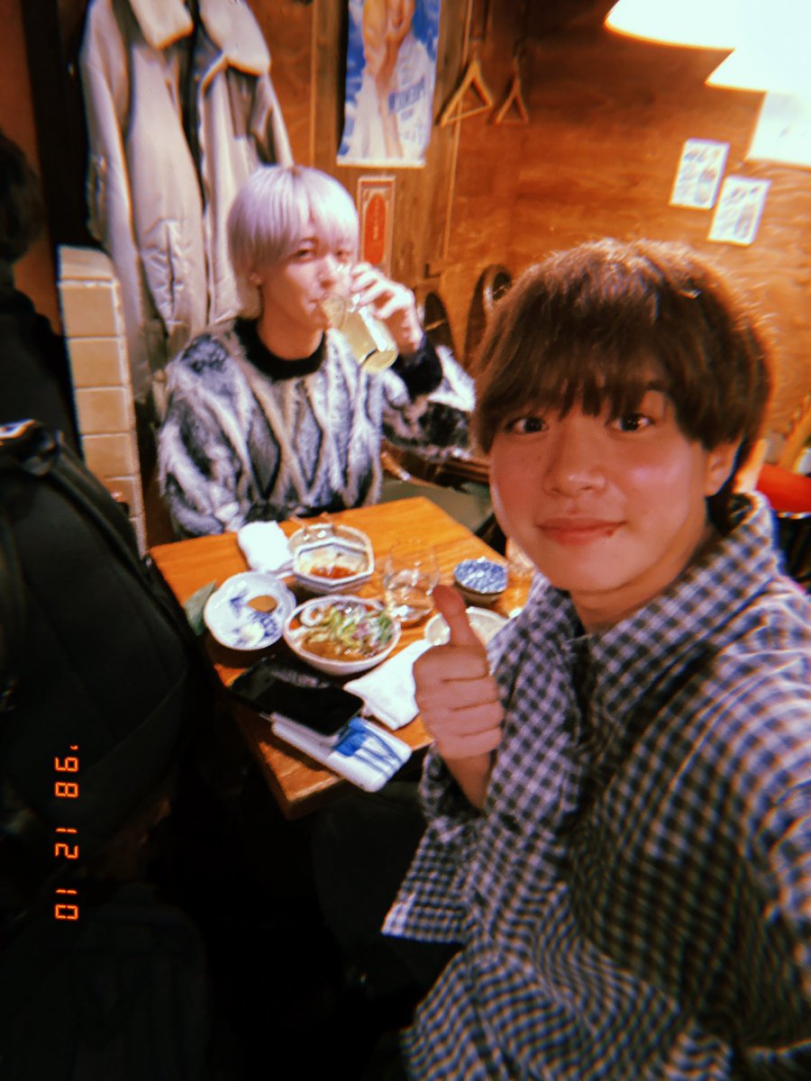 wfw5z's tweet photo. どっちが先輩かわからない内容でした🍶

どっちと飲みたい？ https://t.co/3UeG2BNfDV