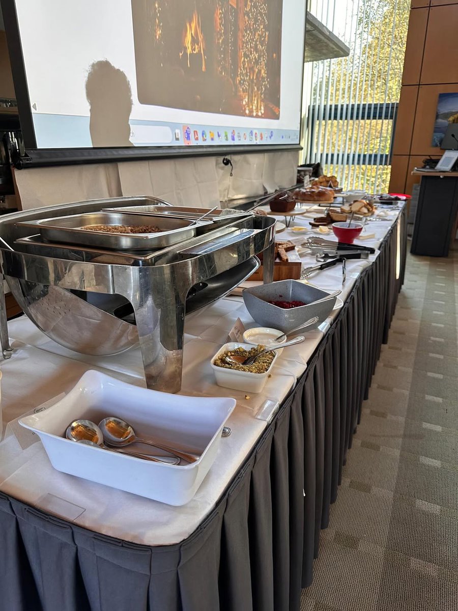 AtlanticProgram's tweet image. A festive gathering at UL with delicious treats, hosted by the International Society, globe_ul &amp;amp; healthy_ul 🎄✨