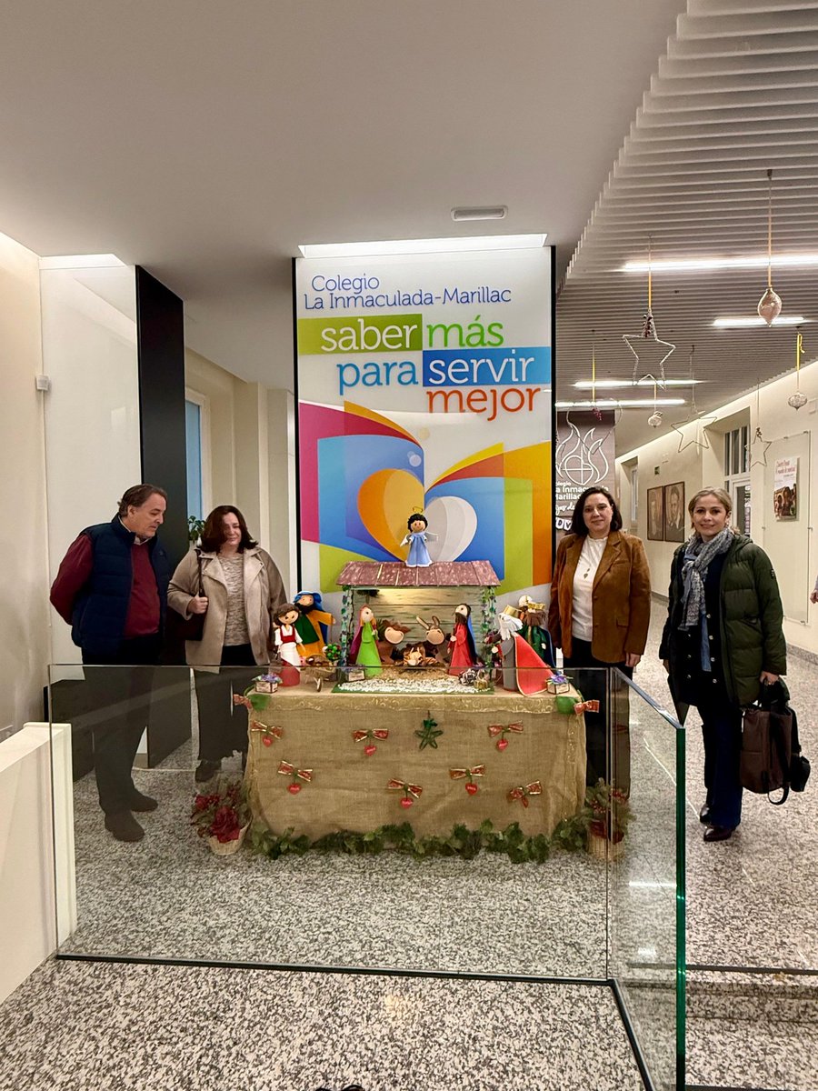 Hoy hemos recibido una visita muy especial en nuestro colegio.
La Junta Municipal de Chamberí, y Don Jaime González Taboada, ha venido a conocer y valorar nuestro Belén, que este año hemos presentado al Concurso de Belenes del distrito.
#colegiosHHCC #EducaciónVicenciana
