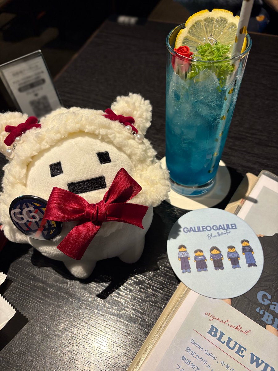 zenzai12's tweet photo. 初めてのビルボードでライブ納め❕
メンバー全員をじっくり見られる近さで
素晴らしき音楽と贅沢な時間でした〜！
すずめちゃん、隣の席の方にﾊﾞﾘｶﾜｲｲ~と
撫でてもらえてやさしいせかい.com🫶
#GalileoGalilei #BLUE_WINTER https://t.co/lQsR3N7OVH