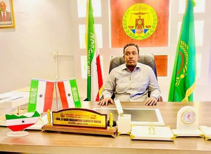 hargeisa234's tweet photo. Badhasaabka gobolka saaxil.
madaxwaynaha muxuu u soo urursanayaa dadkii qaranimada ku fashilmay ee sheegay inay daacad u yihiin dawlado kale?

Berbera ma in la soo xidho ayuu madaxwaynuhu magacabistan u sameeyey.

Reer berbera ha la shaqaynina ninkan djibouti ayuu daacad u yahay oo uu u shaqeeyaa.
Cirro waa basaas ay samaysteen dawladaha qaranka jamhuuriyada somaliland ka soo horjeedaa.
Amarkooda ayuu ku shaqaynayaa mana diidi karo.