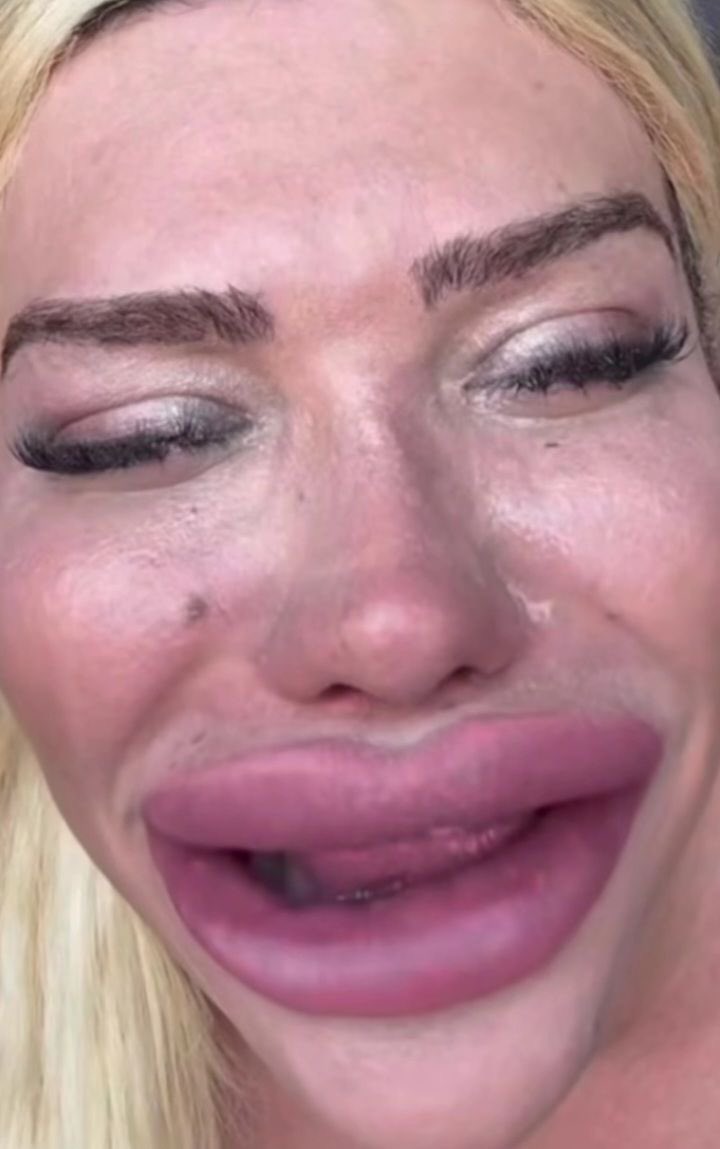 insanlar ne güzel agliyorlar ben bi dizi izlerken böyle agliyom