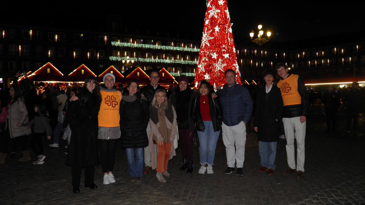 archimadrid's tweet image. 📰#Nochebuena solidaria: más de 500 jóvenes reparten cenas a personas sin hogar con el proyecto #NadieSinCenar

➡️Si te apetece vivir una Navidad diferente y regalar compañía, ¡no te lo pienses! Muy pronto se compartirá el correo donde apuntarse

archimadrid.org/index.php/ofic…