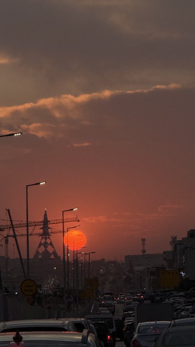 {وَجَعَلْنَا سِرَاجًا وَهَّاجًا}
سبحانك ربي ما اعظم شأنك.

شمس اليوم 19 جمادى الآخر 1447. 
سبحان الخالق العظيم الذي جلّى لنا آيات قدرته، فأبدع خلقه وأبهر الأبصار بجمال صنعه.
فتبارك الله أحسن الخالقين.