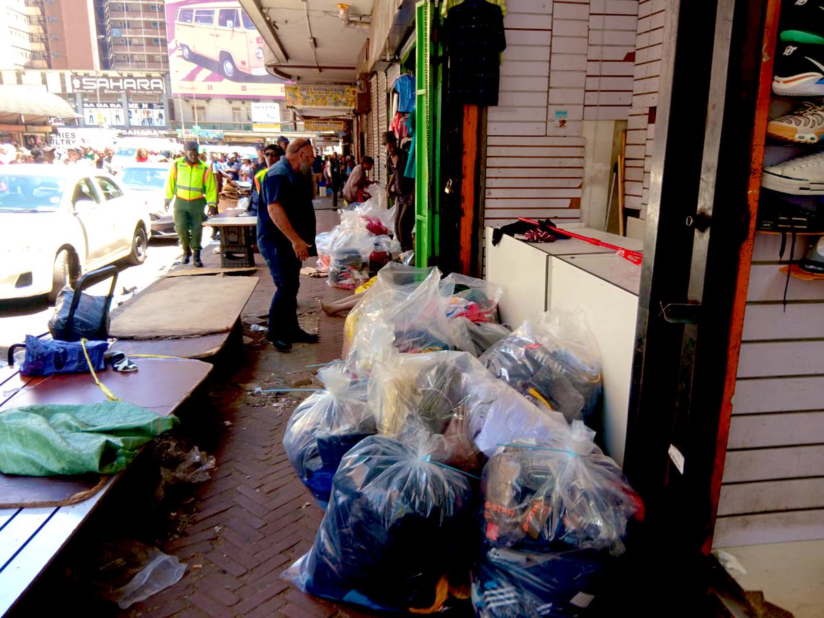 PublicSafetyMMC's tweet photo. ♦️EARLIER TODAY♦️
As part of the #BuyaMthethoManjeNamhlanje initiative, a coordinated joint operation took place in the Johannesburg CBD, at the corner of Jeppe and Von Wiellieg Street and surrounding areas. The operation targeted by-law violations and the illegal trade of counterfeit goods. Key participating units included JMPD CCTV Unit, BMU Unit, OPOS SAPS, VBSPOL SAPS, Counterfeit SAPS, and Traffic Wardens. This multi-agency action demonstrates a decisive commitment to enforcing the law, protecting public safety, and supporting lawful business practices.
#BuyaMthethoManjeNamhlanje
