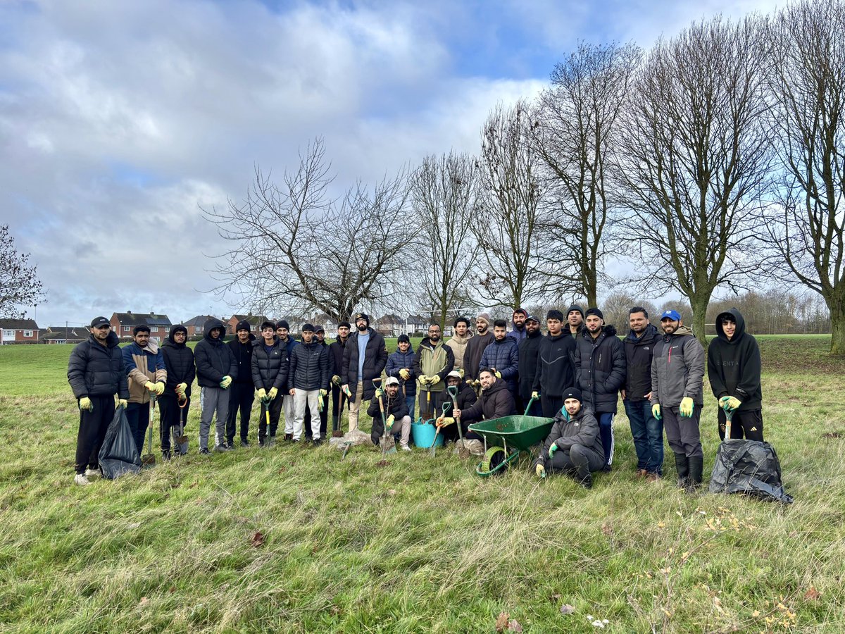 Honoured to reflect on an impactful weekend of outreach across the West Midlands.

36 Khuddam took part in Tabligh workshops, Qur’an stalls in 6 locations, and shared 1,500 leaflets, 400 cards, and gifted books, building dialogue, service, and community unity.