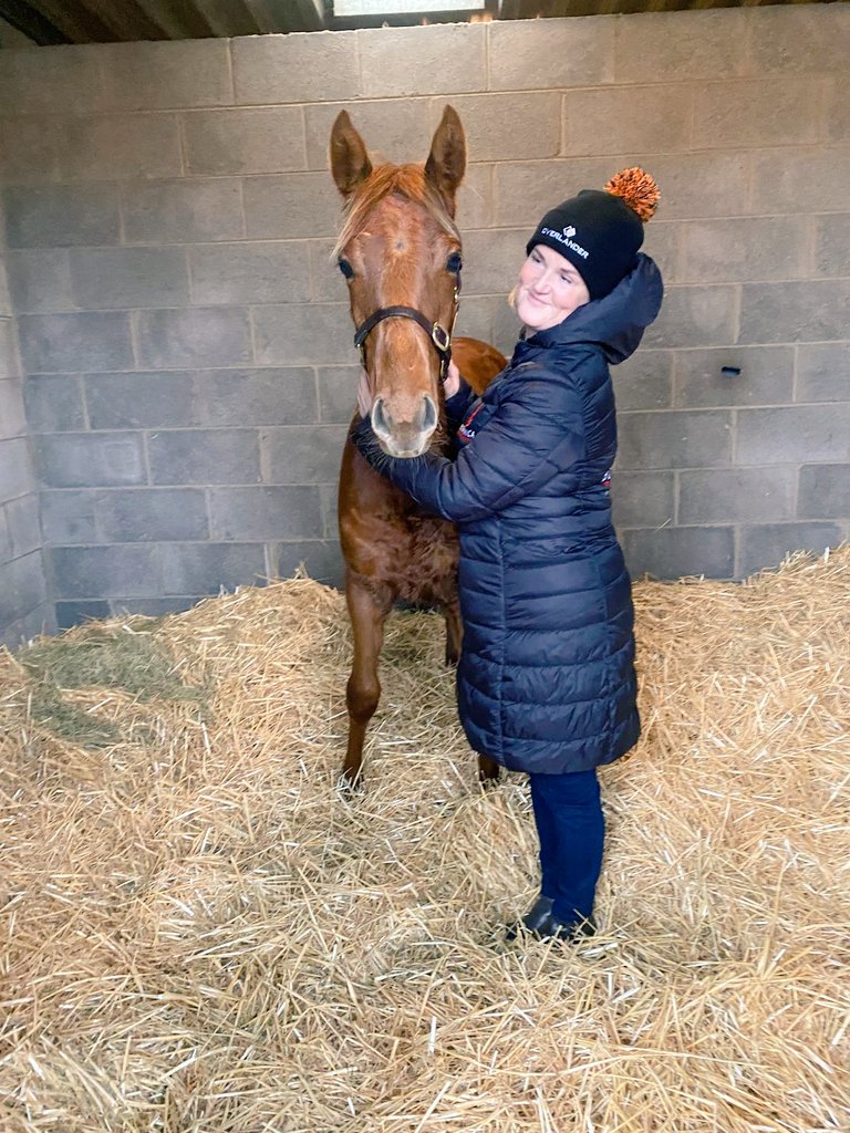 Me being the only weirdo at the sales happy her foal didn't sell. Now I keep him 😘😊❤️ and have 3 people already interested in shares 🤗