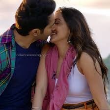 बिन सोचे तुम्हें एक पल भी गुजरता नहीं
तेरा ख्वाब न आए  ऐसी  कोई  रात नहीं 
बेकरार है ये दिल उस दिन के इंतजार में 
तू जब रूबरू आ के मेरे आगोश में होगी
और लबों की लबों से खूब गुफ्तगू होगी...

💞❤️💞