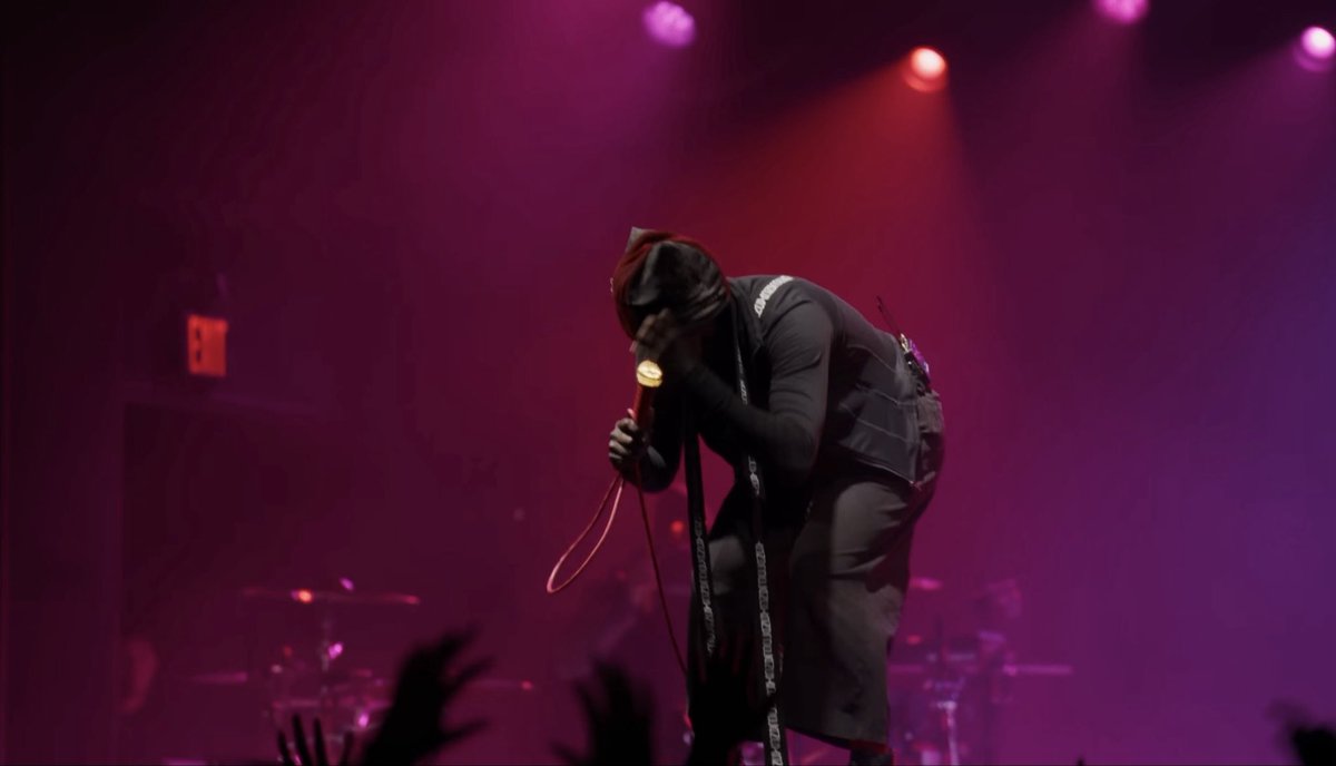 TRAPD88R's tweet image. the mask STAYS ON