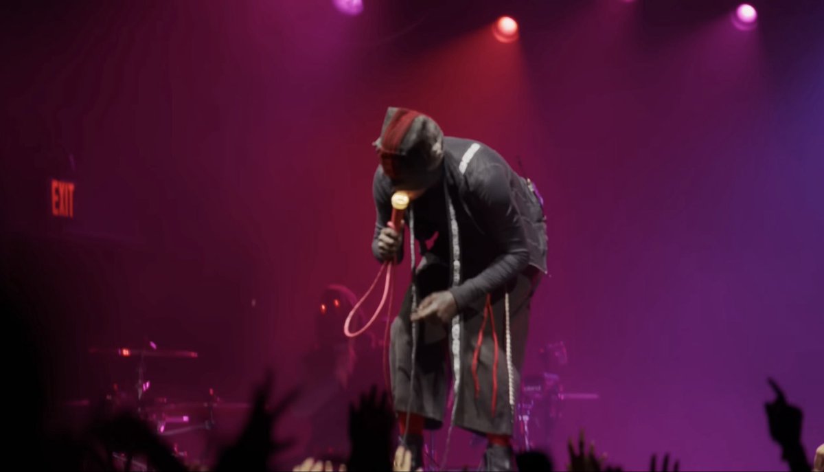 TRAPD88R's tweet image. the mask STAYS ON