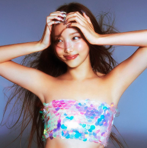 AboutMusicYT's tweet image. TWICE's Nayeon confirms she is slowly preparing for new solo music.