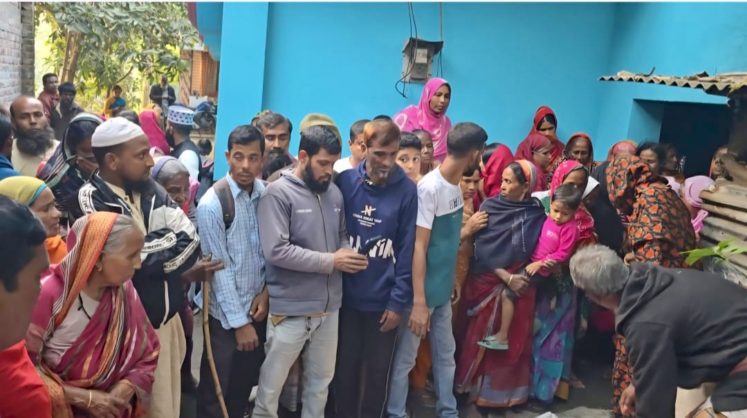 নওগাঁয় বাসচাপায় দুই মোটরসাইকেল আরোহী নিহত