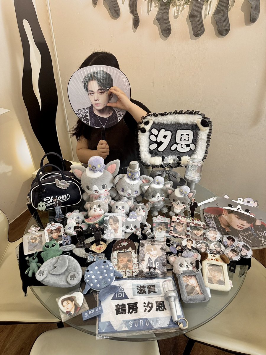 _harleyviolet_'s tweet photo. あなたのすべてにありがとう
汐恩くんの存在を知ってから、私は毎日、そして毎瞬間、あなたを愛し、想い続けています
鶴房汐恩さん、お誕生日おめでとうございます
あなたは私にとって、永遠に最高の贈り物であり、奇跡です

＃汐恩くんありがとう #鶴房汐恩地球デビュー25周年 #鶴房汐恩 https://t.co/mpEmEEyhcm