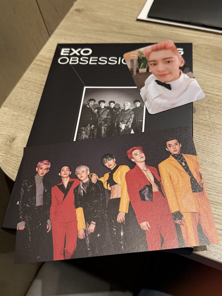 naezpari's tweet photo. My early birthday gift!😭
#EXOOBSESSION https://t.co/ECQ8forrKK
