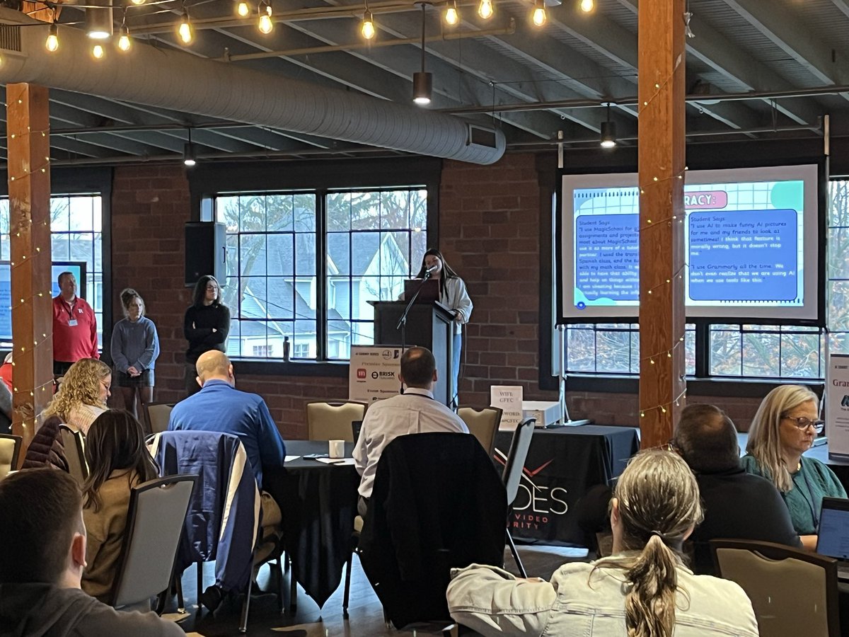 Tim Arnold tweet media