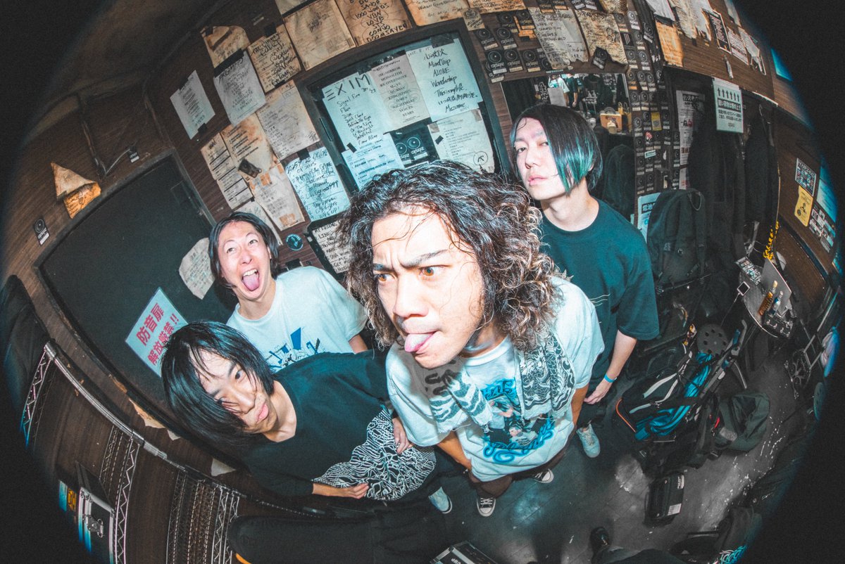 25'12/09 at CYCLONE
live photo by <a href="/mizukiphoto0920/">Mizuki Fujiwara</a> 📸

1 いい感じ
2 emoボーイ
3 マイク握りﾆｷ
4 集合写真

#wildogs
#photography