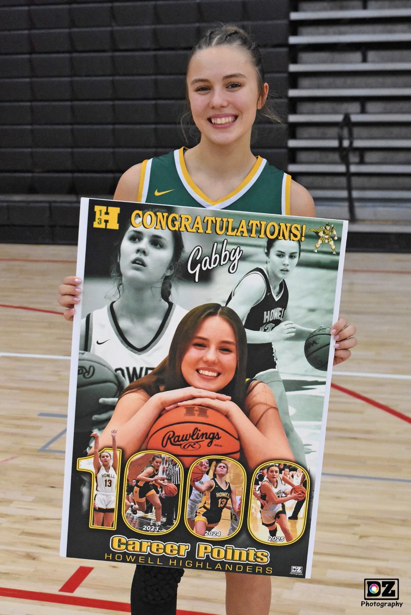 HowellHoops's tweet image. Some awesome photos taken by Dan Zeppa! Photos of Gabby and her amazing support system cheering her on!💛💚