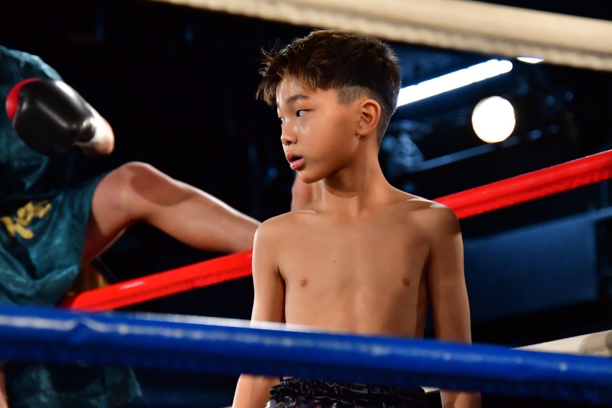 プレリミナリーファイト第1〜3試合は (株)イサミpresents チーム対抗戦 宿命 21〜syukumei〜 3対3 "関西の雄"MA楠誠会館選抜vs KROSS×OVER選抜。入場式で出場6選手が入場。
#KROSSOVER33