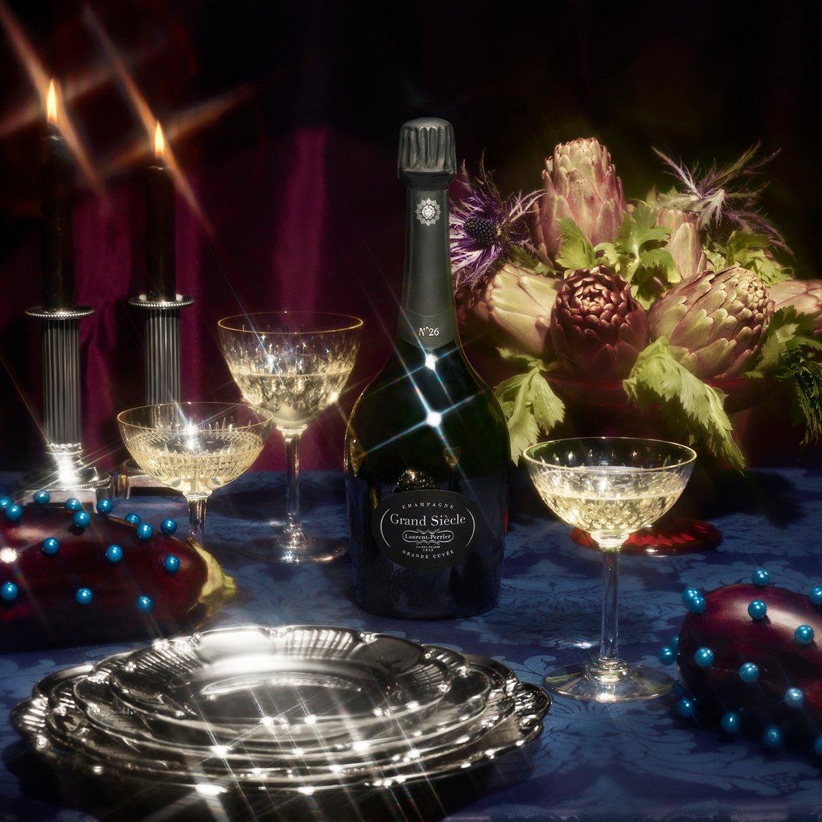 Aspettando Natale, c’è un momento che amiamo più di tutti: quando la tavola prende vita.
I dettagli si accendono, le luci si riflettono sui calici e l’atmosfera si fa preziosa — proprio come Grand Siècle, pensato per celebrare le occasioni che meritano il meglio.
#LaurentPerrier