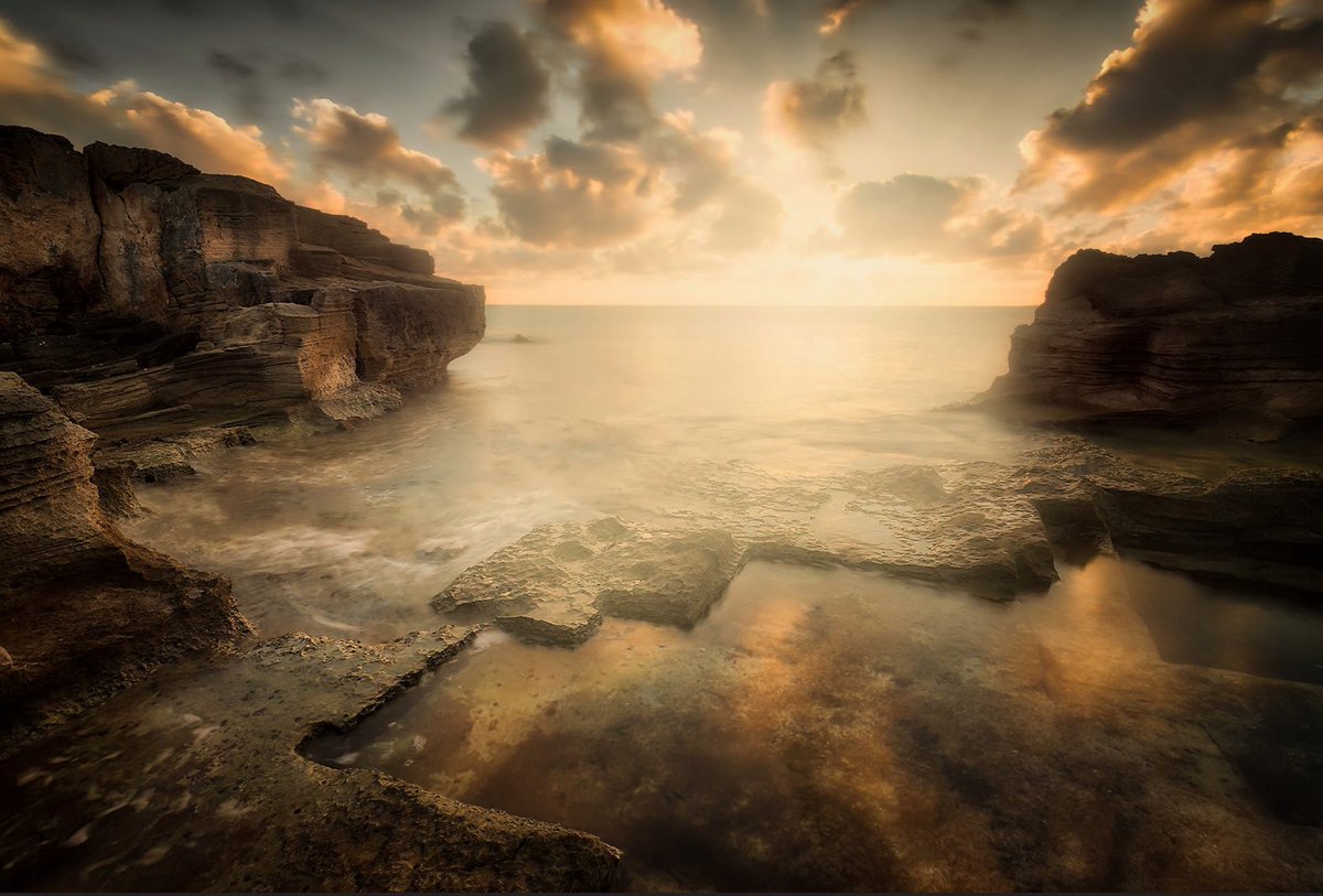 fadymozaya's tweet photo. It's through those Eastern Mediterranean sunsets that our spirits wander.
Between the vivid presence and the plethora of opportunities, dissonance hits firmly.
I like to call it The Curse of Yam , the sea-god of our Phoencian ancestors.
#purplethoughts
