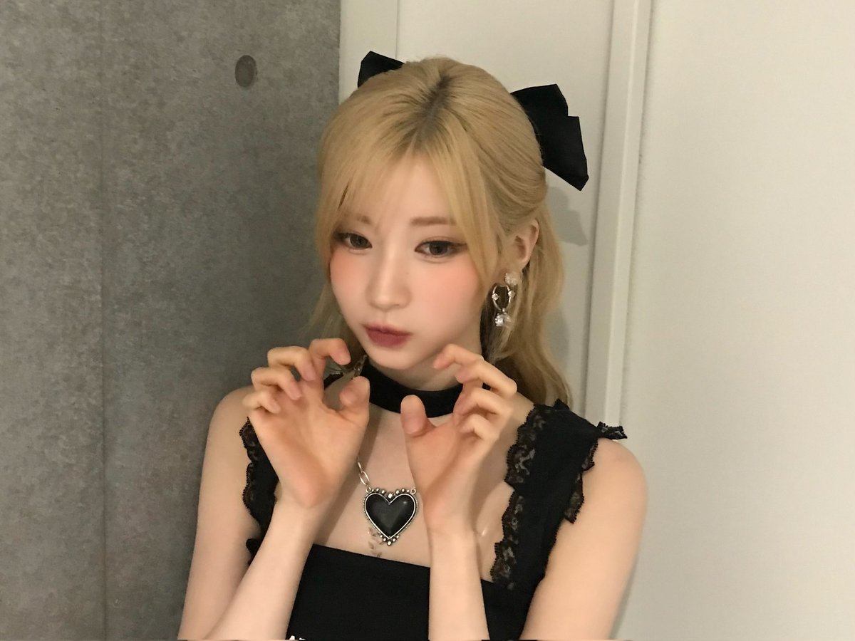 ㅤㅤㅤㅤ にゃ. . . (∩•ω•∩)! Born to be a princess, and I'm the