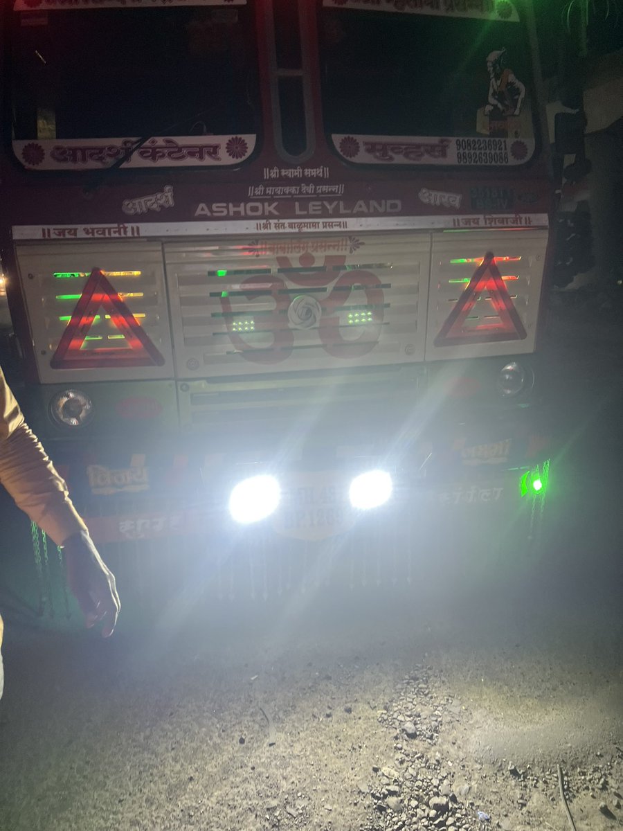Prits4703's tweet photo. This truck is rash driving on fast lane near juinagar bridge and he made close call to my car and when I stopped him he’s abused me take action on these vehicle @Navimumpolice 
Also he is using additional white lights and pressure horn MH43BP1269 https://t.co/c2MBhBhxJ8