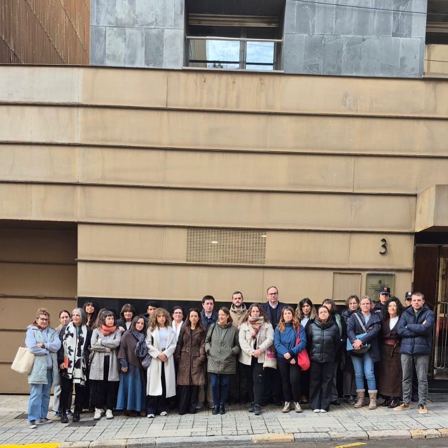 ⚫ Aquest migdia hem fet un minut de silenci per condemnar el feminicidi d’una dona de 36 anys, veïna de l’Hospitalet de Llobregat, i expressar el nostre suport al seu entorn familiar. Reiterem el compromís ferm del Govern en l’erradicació de les violències masclistes #NiUnaMenys