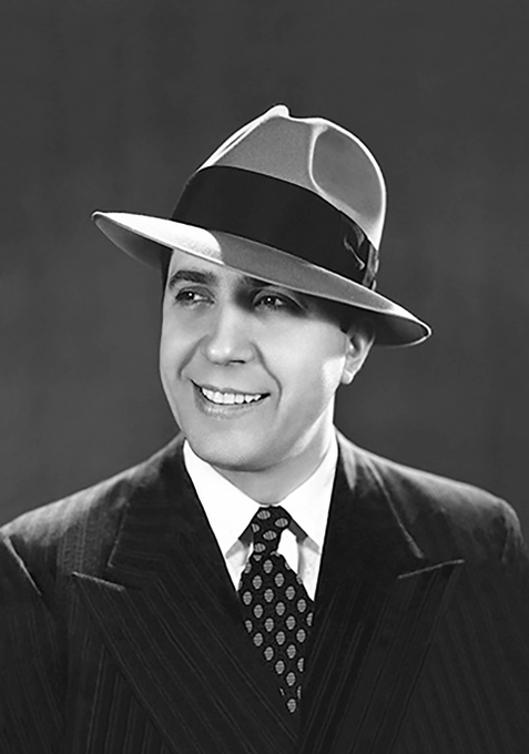 ProfesorJonk's tweet image. "No basta con tener la voz más melodiosa para entonar un tango. No. Hay que sentirlo. Hay que vivir su espíritu".
Carlos Gardel.
Siempre es buen momento para escuchar a Gardel.
Sólo nos falta aprender a bailar el tango.
#Efemeride #CarlosGardel #tango
youtube.com/watch?v=0tGsHE…