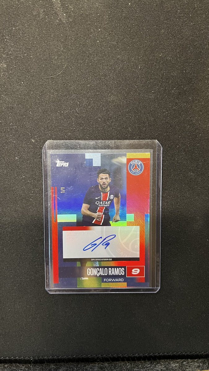 LeFifax's tweet photo. Hey guys! I’m new in the hobby and I just got that in my second pack!! Can anyone explain to me how crazy it is because to my eyes I just won the World Cup 🤩

#Topps #tcgcollector https://t.co/YHpxArJeb8