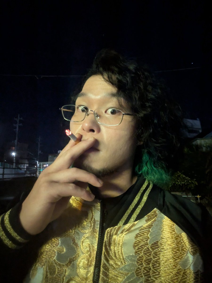 下北沢、相変わらず良い街でした。
相変わらずお好み焼きは美味しかった。
相変わらずThe cold tommyはカッコよかった。
これで音楽と酒の怒涛の4日間終了！
俺の知ってる皆は優しい人達だと再認識しました。
一服しておやすみ。