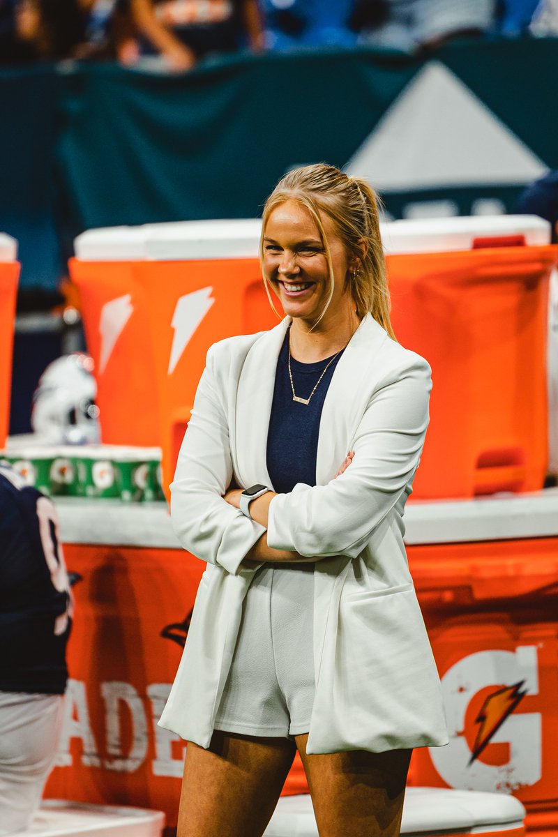 chris_hummer's tweet image. South Florida is hiring UTSA assistant GM Jenna Learn for a high-ranking recruiting role, sources tell @mzenitz and me for @CBSSports. 

Learn, a 2025 @247Sports 30Under30 selection and USF grad, was the youngest Director of Recruiting in the FBS when UTSA hired her in 2024.