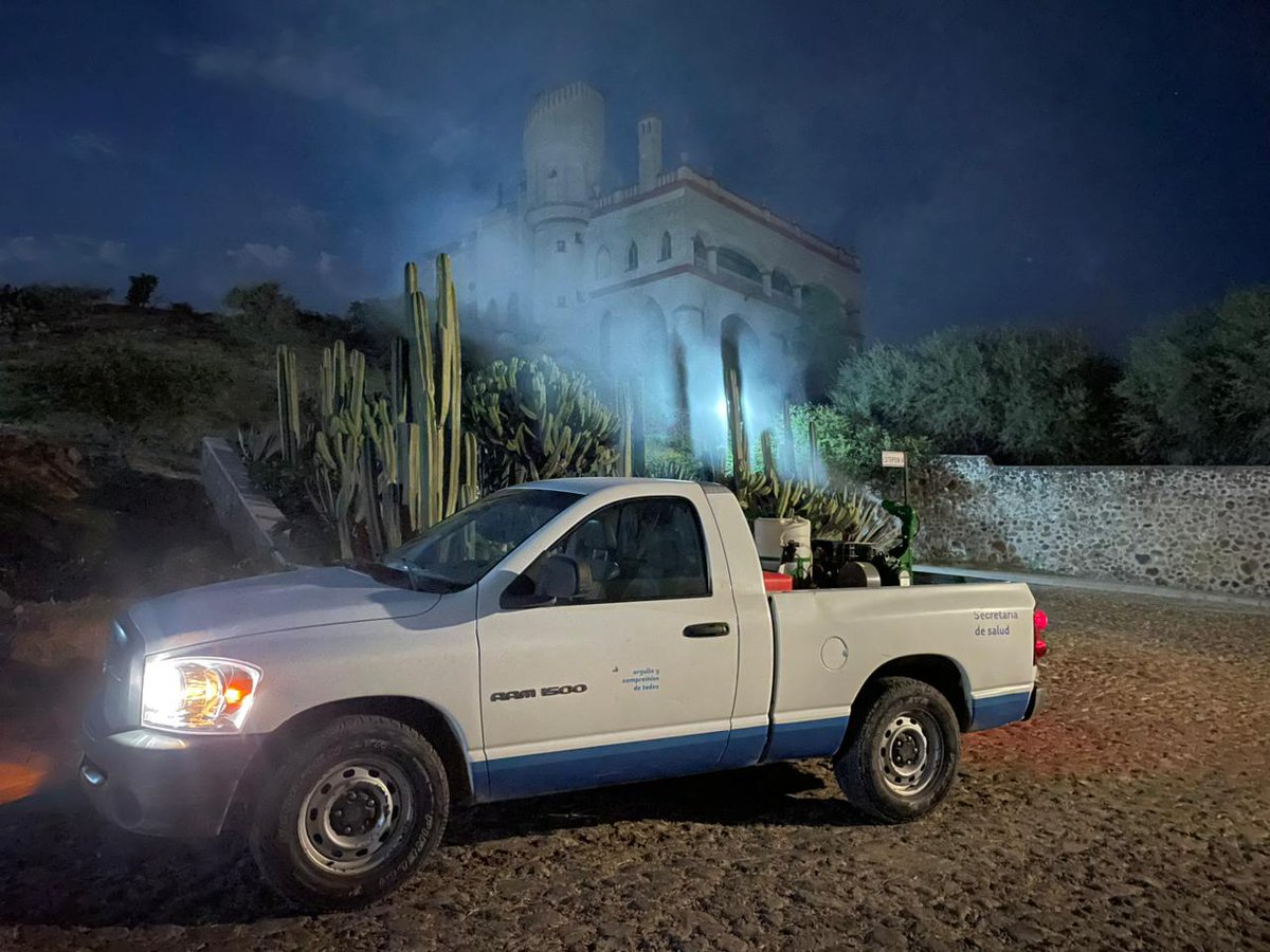 JSII_SMA's tweet image. 🦟✨ Para proteger a tu familia, llevamos a cabo acciones de nebulización espacial UBV en Los Frailes, Mesa del Malanquín y La Parroquia.
Sigamos sumando esfuerzos para prevenir el dengue. ¡Mantén patios y azoteas libres de criaderos! 
#SanMiguelDeAllende  #Dengue #JSII