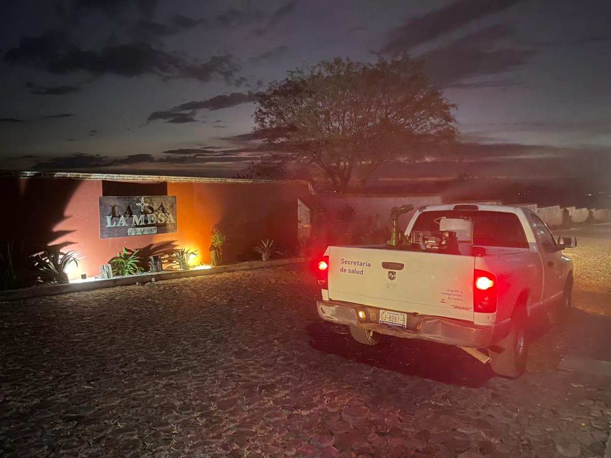JSII_SMA's tweet image. 🦟✨ Para proteger a tu familia, llevamos a cabo acciones de nebulización espacial UBV en Los Frailes, Mesa del Malanquín y La Parroquia.
Sigamos sumando esfuerzos para prevenir el dengue. ¡Mantén patios y azoteas libres de criaderos! 
#SanMiguelDeAllende  #Dengue #JSII