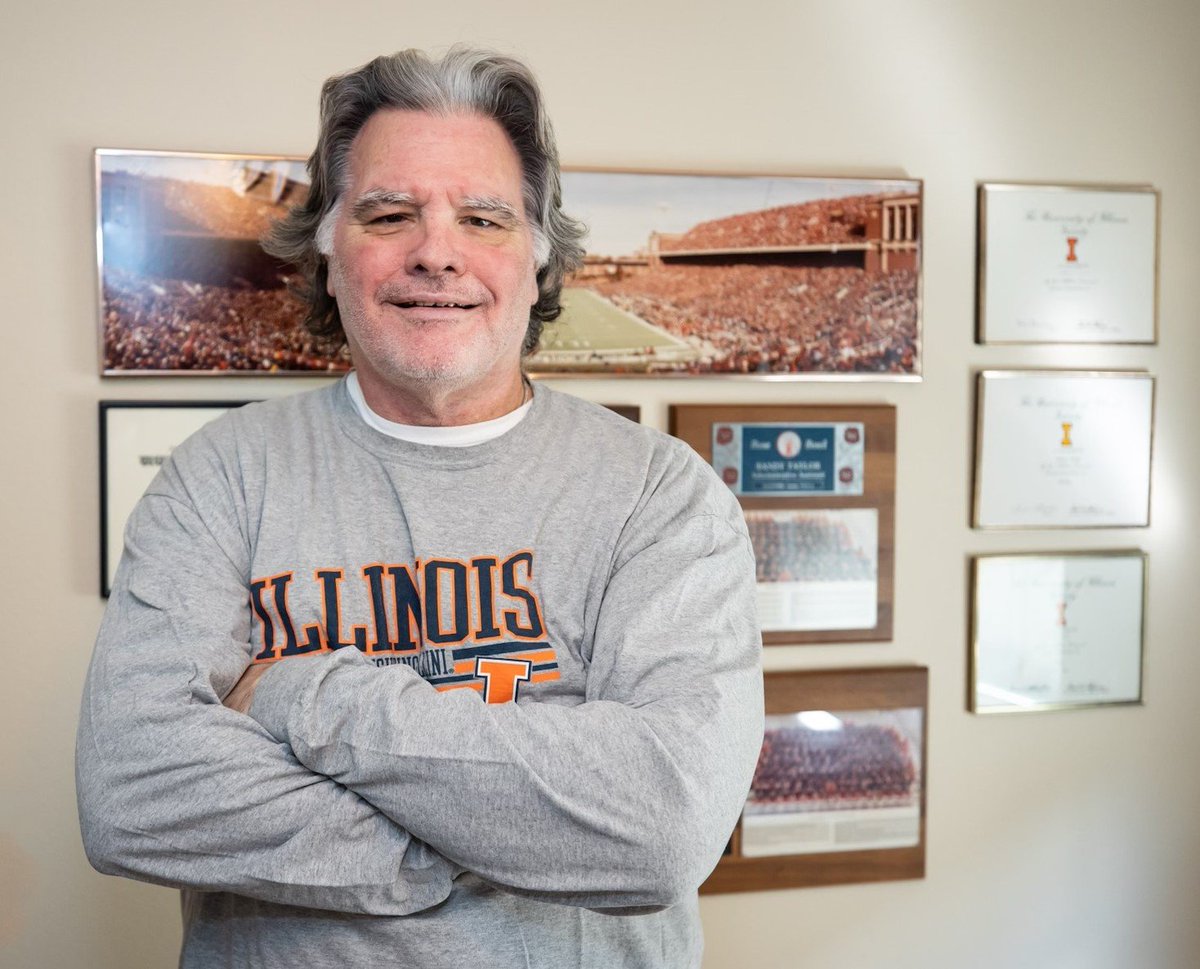 RTaylorFBscout's tweet photo. @IlliniAD Great win for my Illini! #orangemafia represented! Go Illini!! https://t.co/AiU61c5iPc