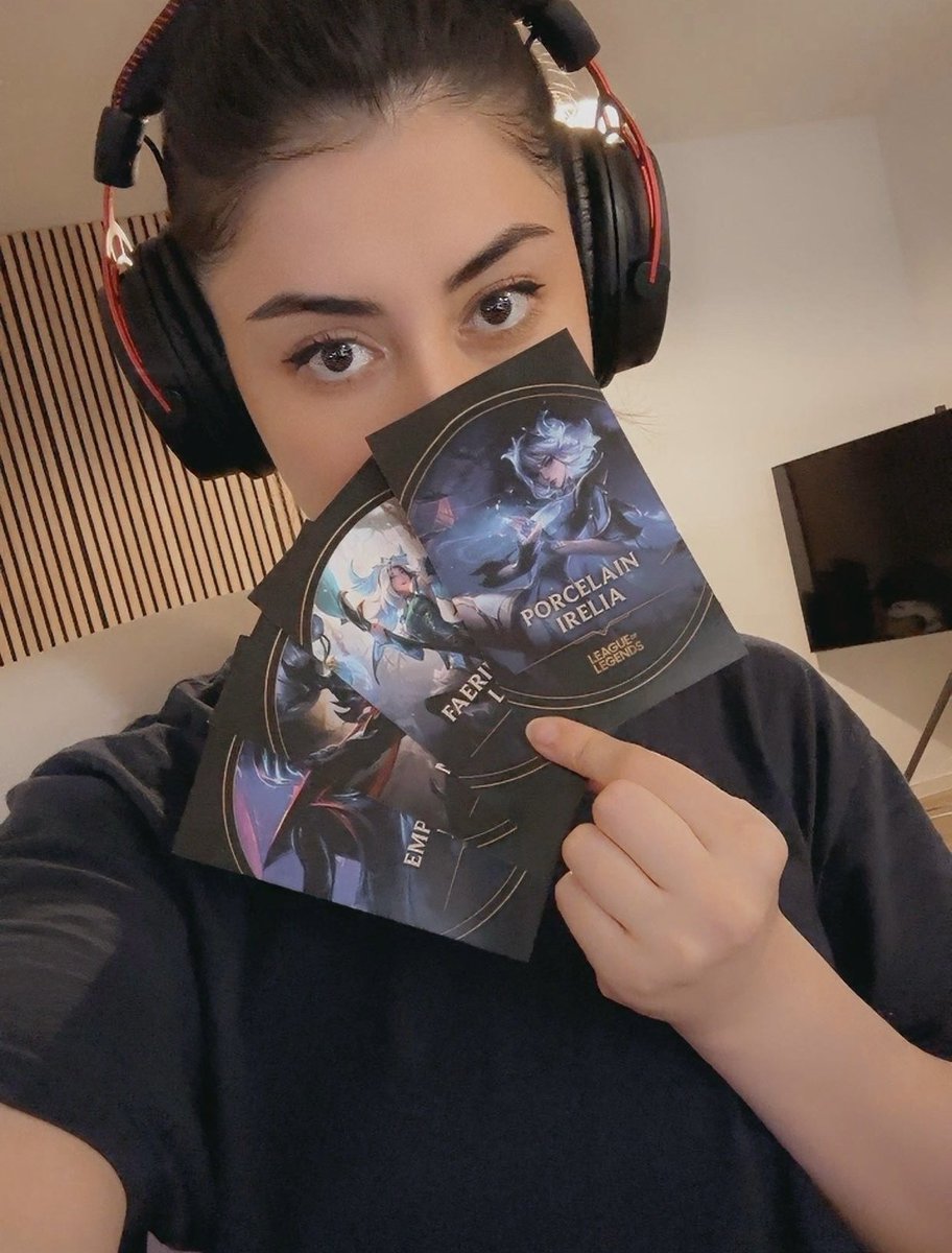 katsaurus's tweet image. ❄️LEAGUE SKIN HOLIDAY GIVEAWAY❄️

To enter
❄️ Follow me
❄️ Like &amp;amp; Repost
❄️ Comment which skin you'd like from the list below &amp;amp; why

Skins
⛄ Porcelain Irelia
🌨️ Faerie Court Lillia
🎄 Empyrean Jhin
🎁 Marauder Xin Zhao

4 winners will be announced on December 25, good luck! ☃️