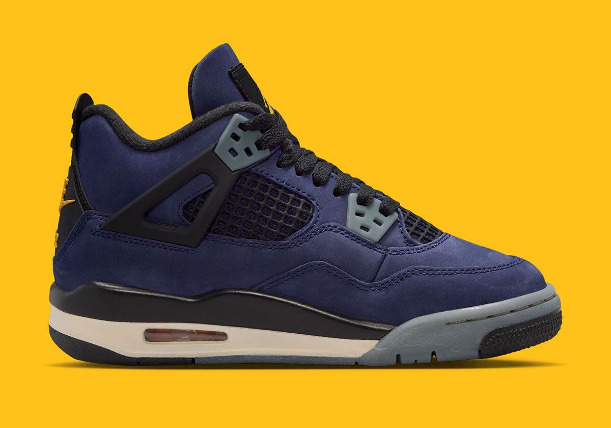 SneakerNews's tweet photo. 🚨 OFFICIAL IMAGES: Air Jordan 4 "Lakers" aka "Imperial Purple" 💫
👨‍👩‍👧‍👦 FFS (GS Pictured)
🗓️ March 2026

Learn more >> https://t.co/qxmPTsHUA4 https://t.co/mmhRP7JT8I
