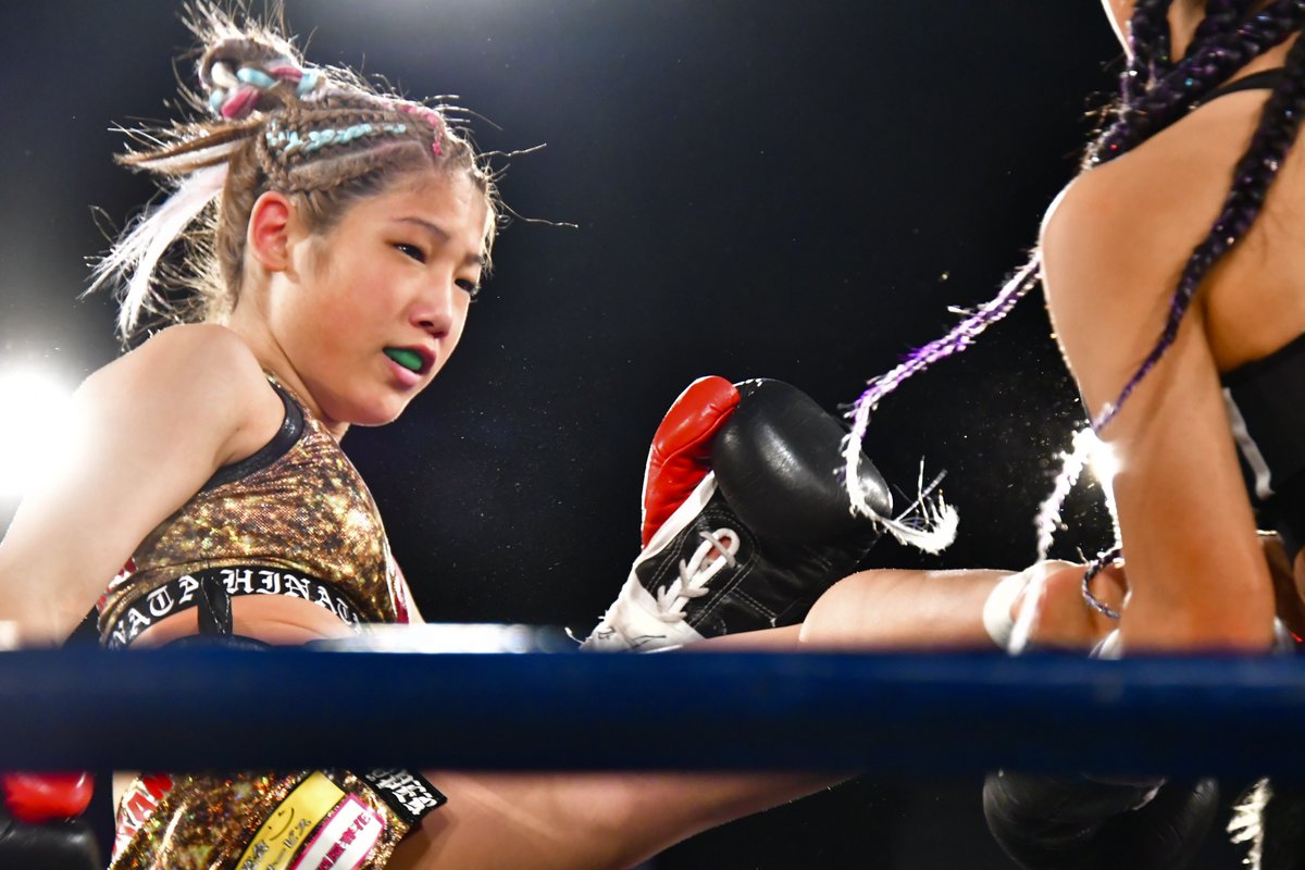 北野ひなた選手が太田ひめり選手に3-0判定勝ち。何とひなた選手は次回興行KROSSxOVER.34 12/14 GENスポーツパレス大会に出場決定、2大会連続出場かつ連勝に挑む。ひなた選手は本当に大きな可能性を秘めた次世代ファイター。ひなた選手の活躍を楽しみにしています。
#KROSSOVER33 #KROSSOVER34